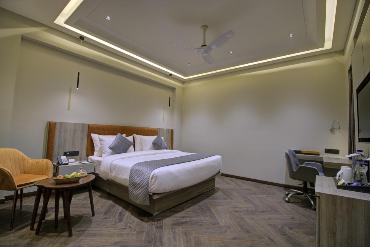 Cygnett Collection K K Hotel Faizābād Eksteriør billede
